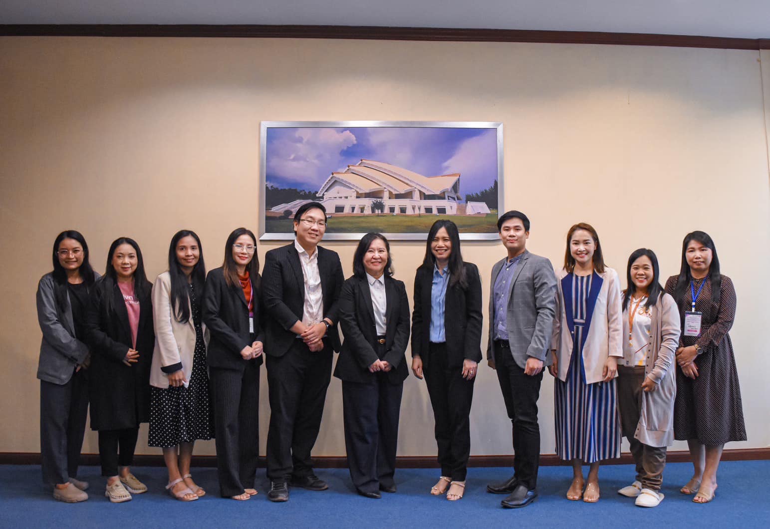 รองศาสตราจารย์วนิดา แสงสารพันธ์ คณบดีคณะนิติศาสตร์ 